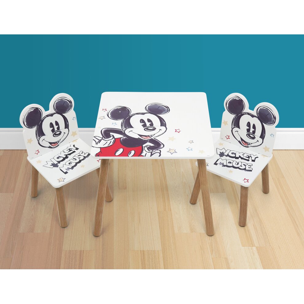 disney-mickey-maus-kindertisch-mit-stuehlen.jpg