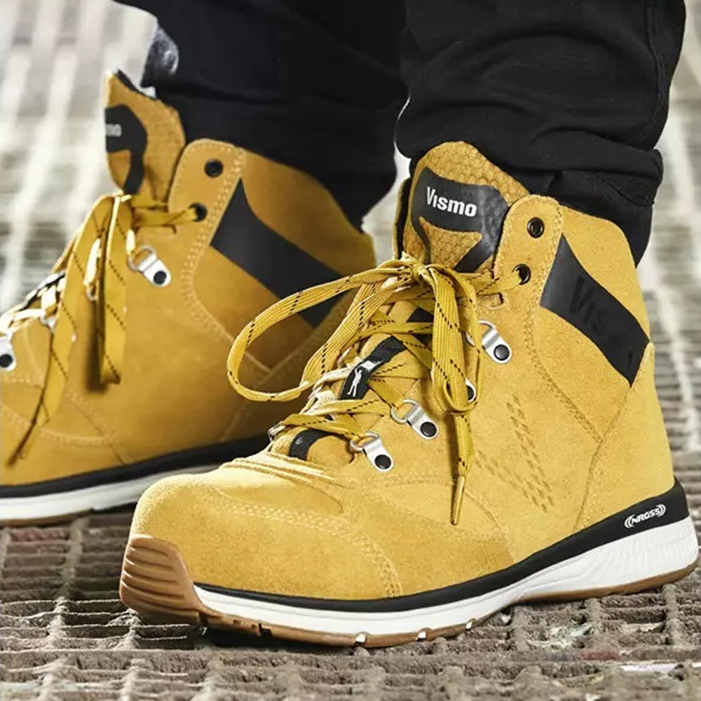 vismo-s3-sicherheitsschuhe-beige-on-foot.jpg