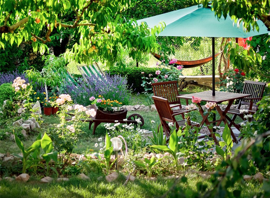 Gartenwerkzeuge und Gartenbewässerung für den heimischen Garten