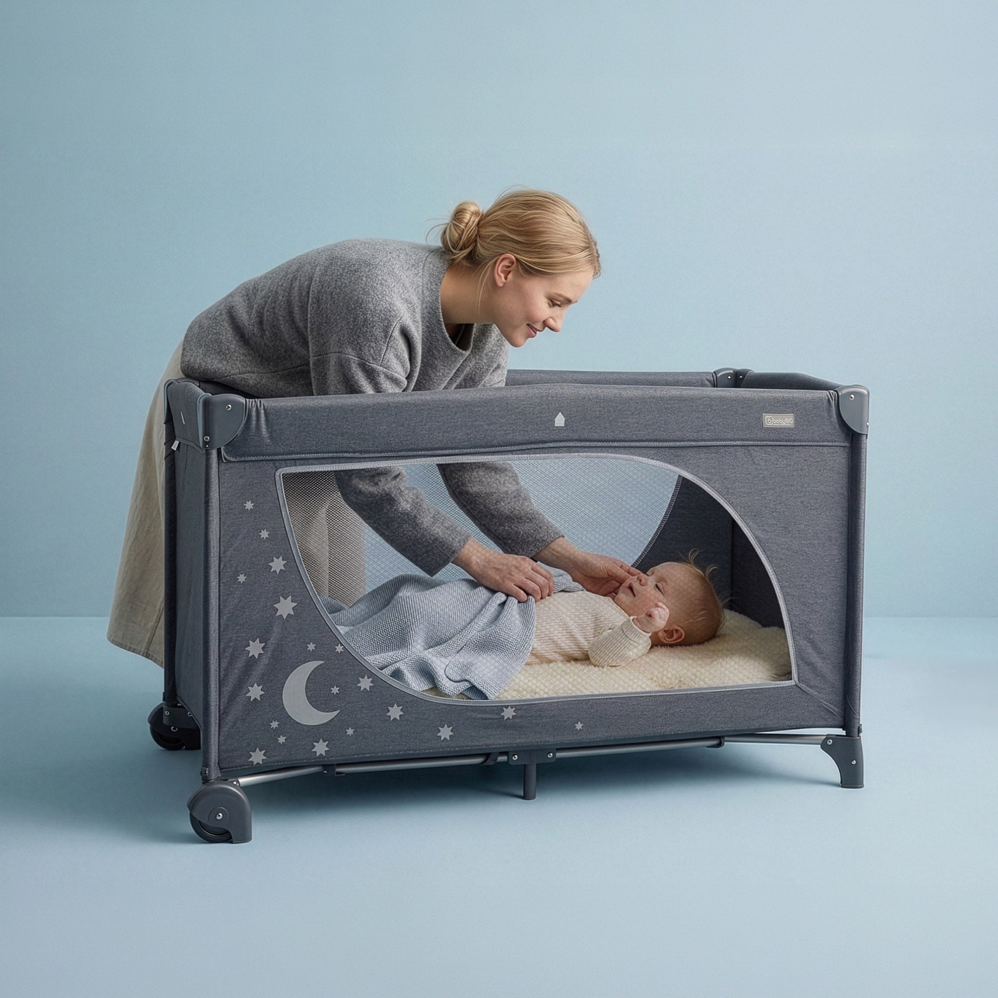 babyGO Moonstar Reisebett 120x60 cm – Glow in the Dark Reisebett mit Seiteneinstieg & Tragetasche