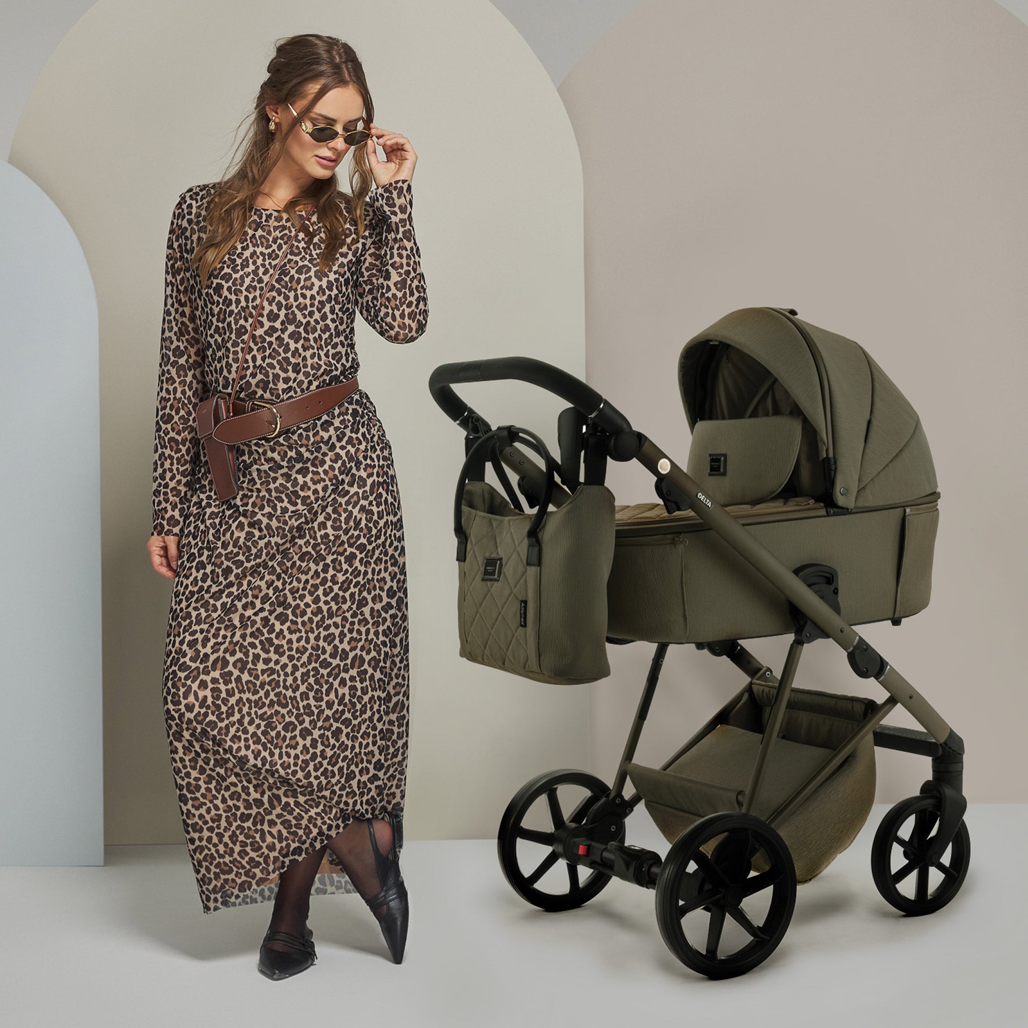 luxus_kombi_kinderwagen_merida_taupe_lifestyle.jpg